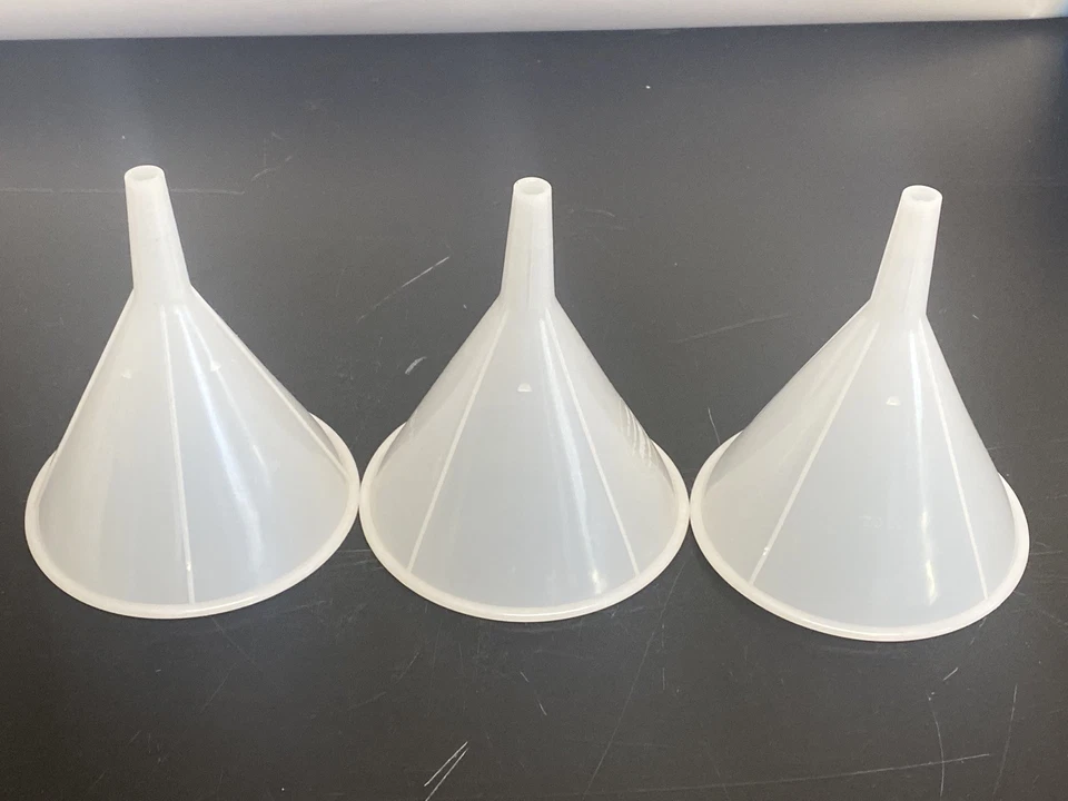 Funis analíticos e em pó padrão de polipropileno de laboratório usados (15)  - Imagem 3 de 4