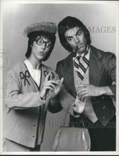 1976 Press Photo Lorene Yarnell and Robert Shields as "human robots".