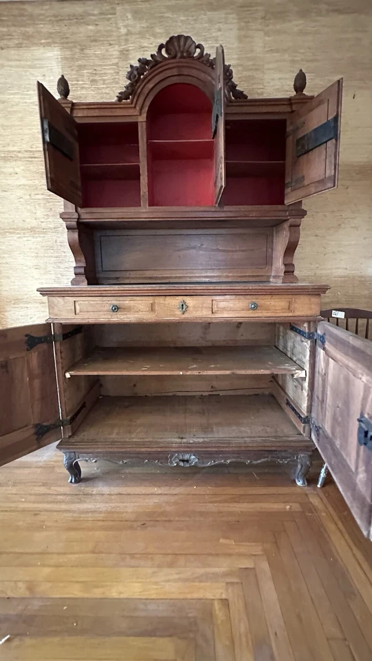 Antiguo gabinete de madera de principios del siglo XIX con increíble detalle tallado a mano Foto 4 de 4