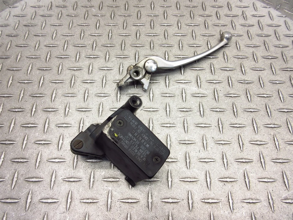 2003 03-04 Suzuki SV650 SV650S SK3 Right Handlebar Front Brake Master Cylinder - Image 4 of 4