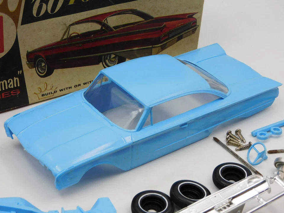 AMT Ford Starliner hardtop 1/25  1960s car  3 in 1 plastic kit 4010-100 w/box - Immagine 4 di 4
