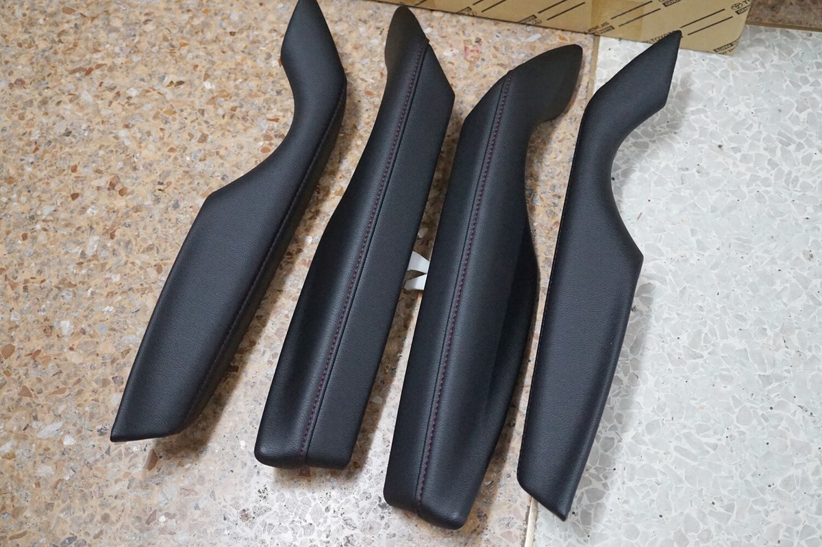 SET ARMREST DOORS SET LEATHER WITH RED THREAD FOR TOYOTA FORTUNER