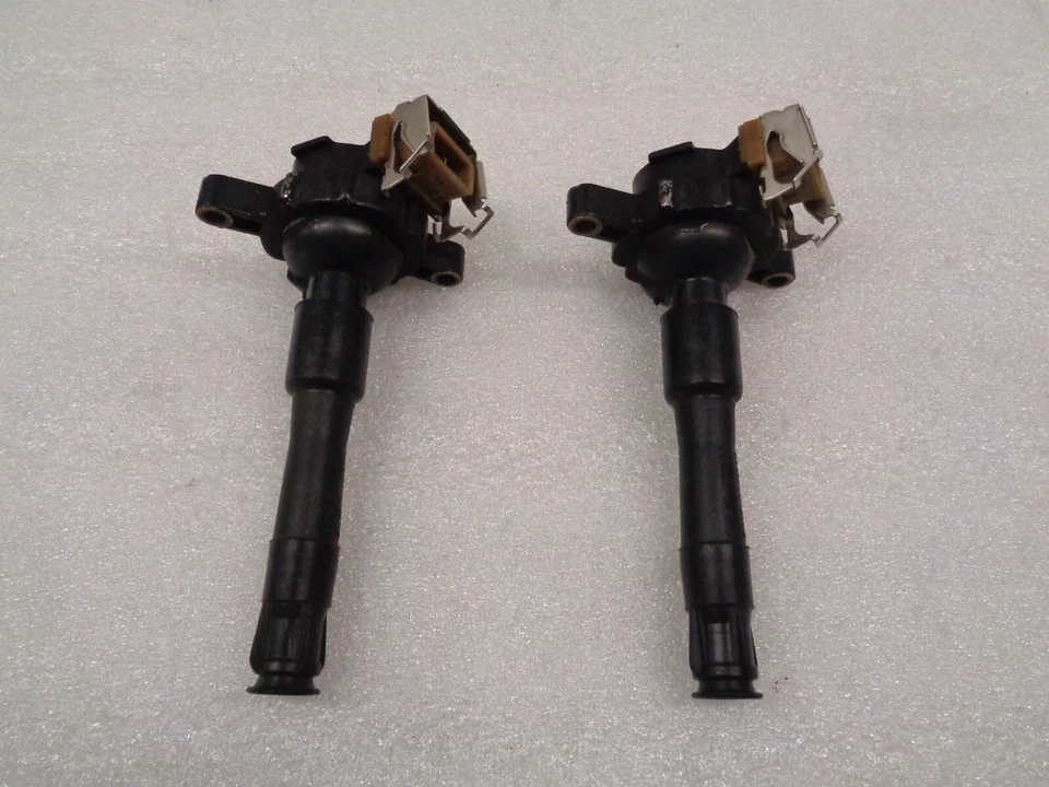 2001-2003 BMW 325i E46 2.5L Ignition Coil Set 0f 2 1748017 OEM DK705328 - Image 2 of 4