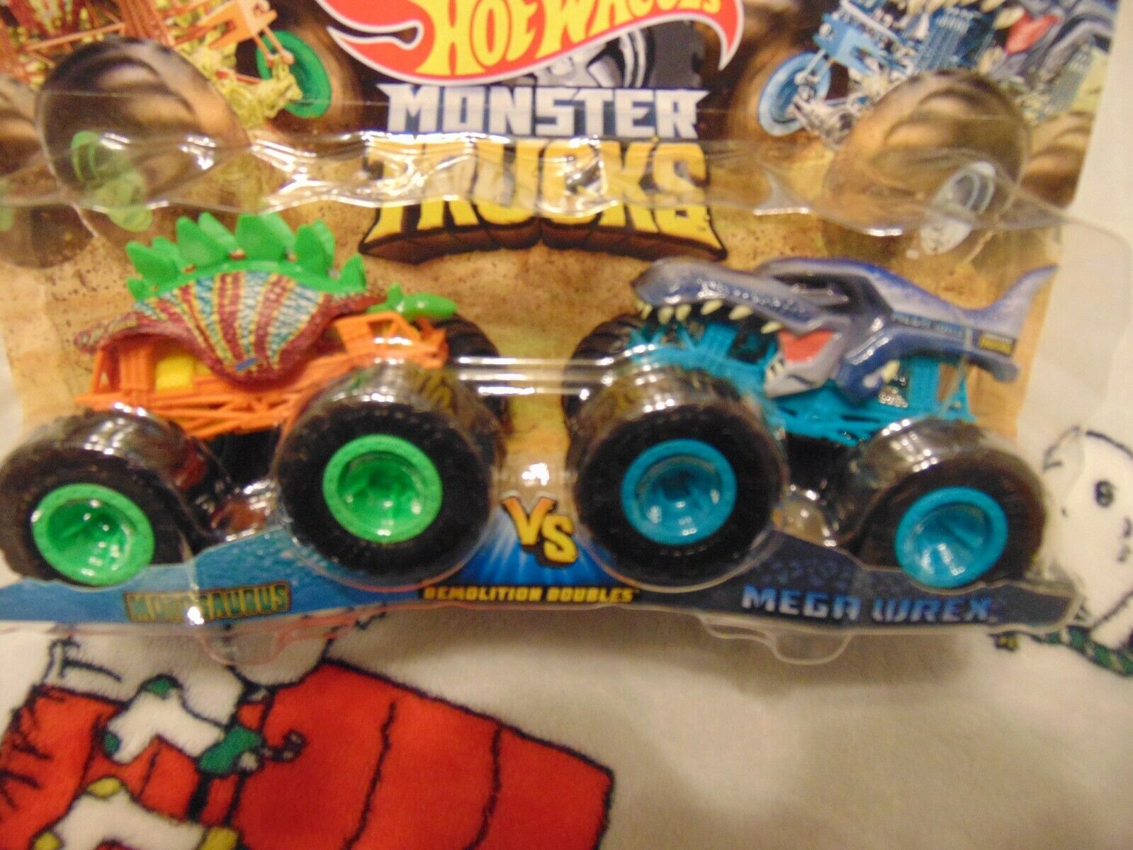 Hot Wheels Monster Trucks Demolition Doubles MOTOSAURUS vs. MEGA