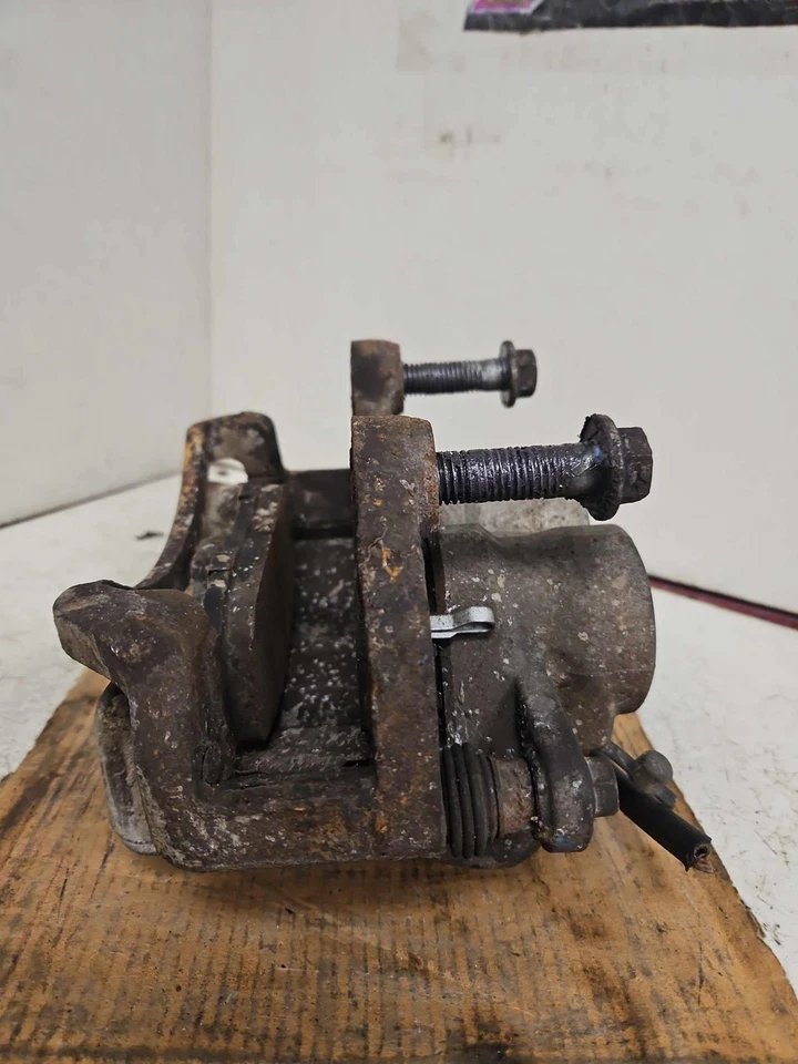 08-14 CADILLAC CTS Pinza delantera derecha y soporte lado pasajero Rh OEM Foto 2 de 4