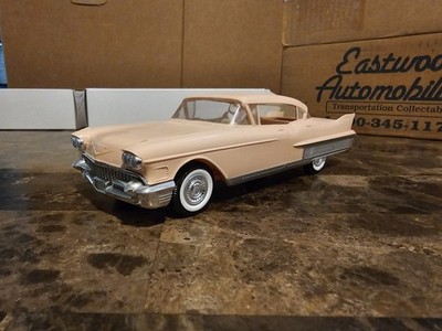 Johan Models INC. 1958 CADILLAC FLEETWOOD Model Car