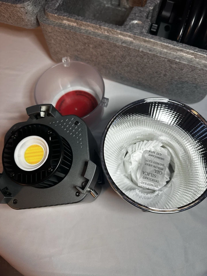 Amaran 60x S Bi-Color LED Video Light with Reflector and Power Supply - Image 2 of 3