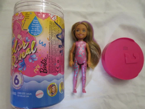 Muñeca Completa Barbie Color Reveal Party Series Chelsea Marrón Claro Cabello Púrpura