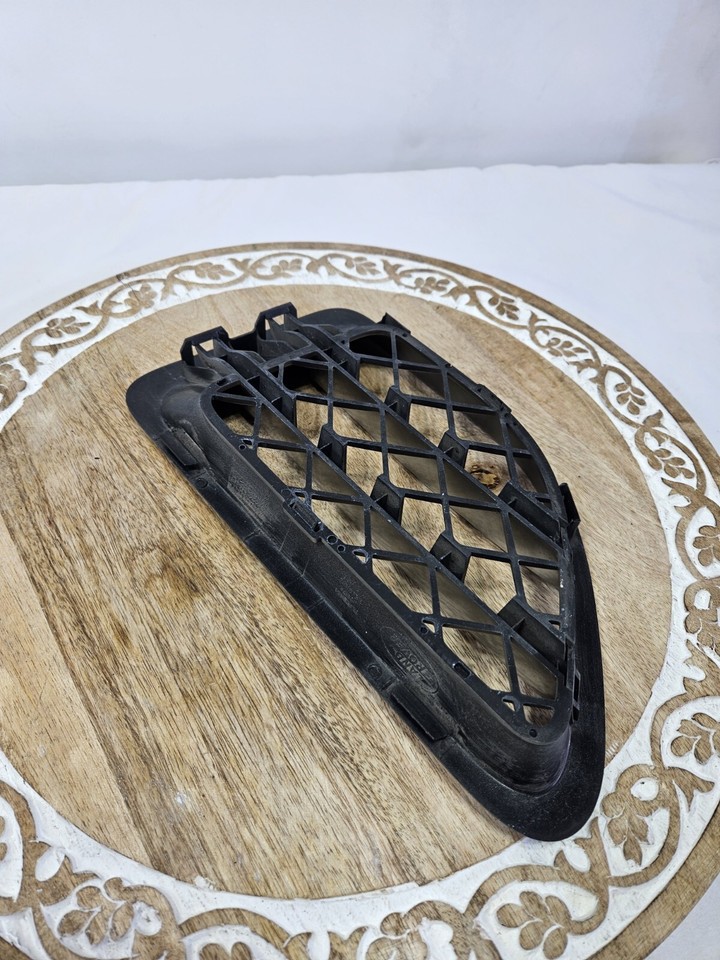 0609 Range Rover Sport L320 RH Right Passenger Fender Grille Vent Trim