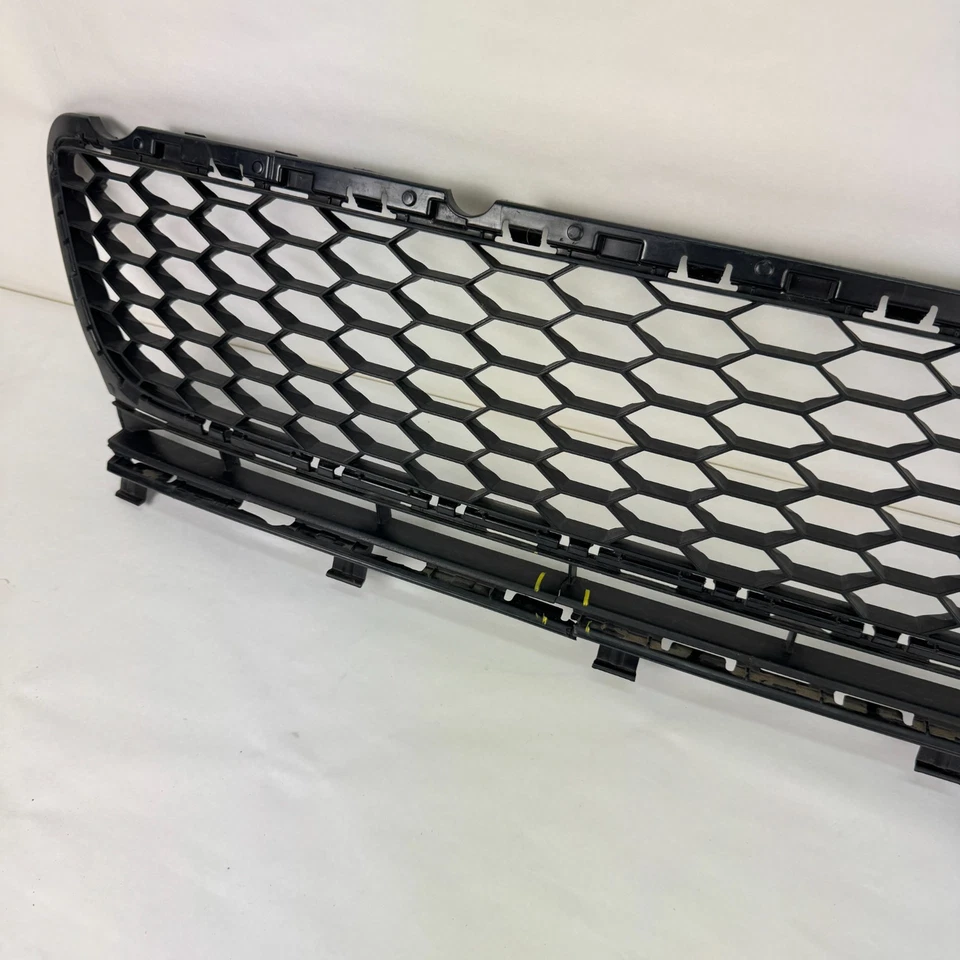 Rejilla de parachoques inferior delantera OEM 2015 2016 2017 Volkswagen GTI 5GM853677D9B9 Foto 3 de 4