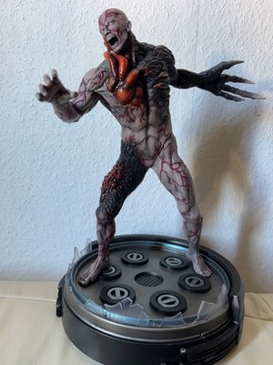 Numskull - Official Resident Evil Tyrant T-002 Limited Edition Statue/Figur