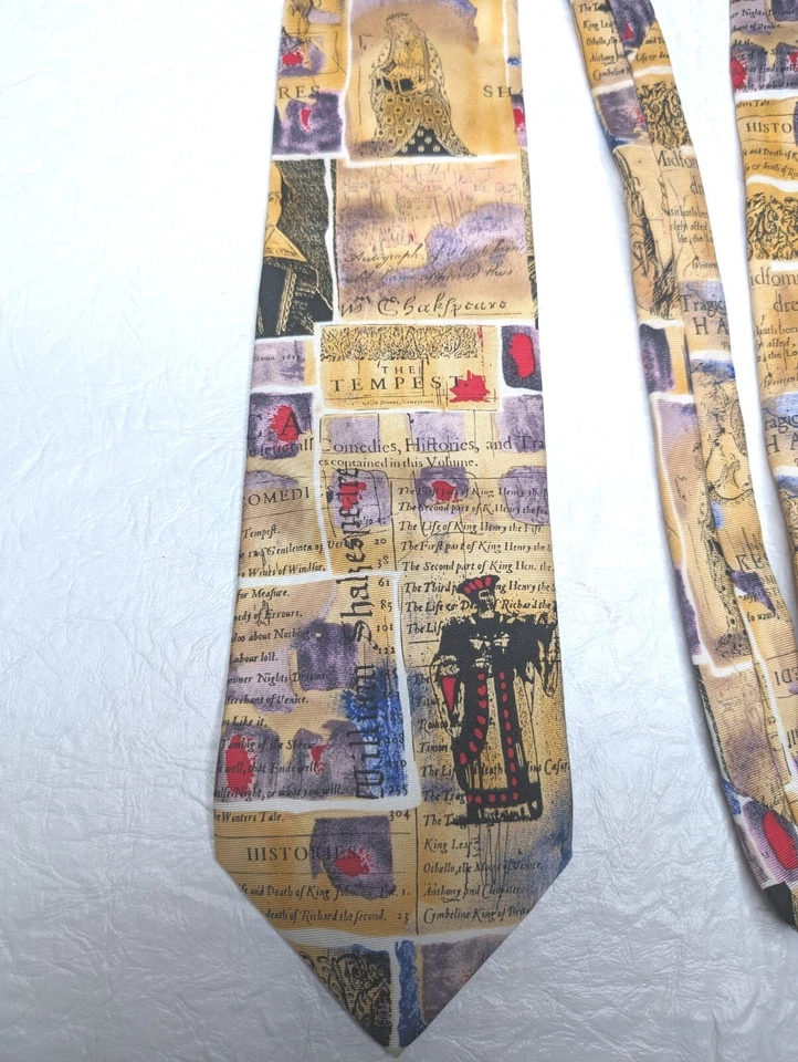 Corbata ALYNN Bronceada William Shakespeare Poesía Novedad Estampada Seda Hecha en EE. UU. 56" Foto 2 de 4