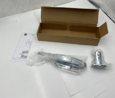 COMPONENT HARDWARE Walk-In Latch Non Cylinder 1.5" Offset W19-1500 Chrome