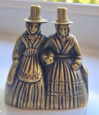 Vintage walisische Damen Messing Glocke eingetragenes Design ca. 1950er 2,5'' Wales