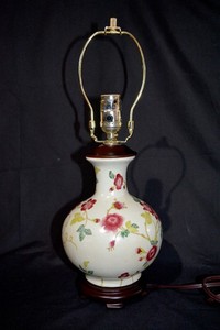 VTG Chinoiserie Chinese Porcelain Table Lamp Hand Painted Floral Vase Wood Base