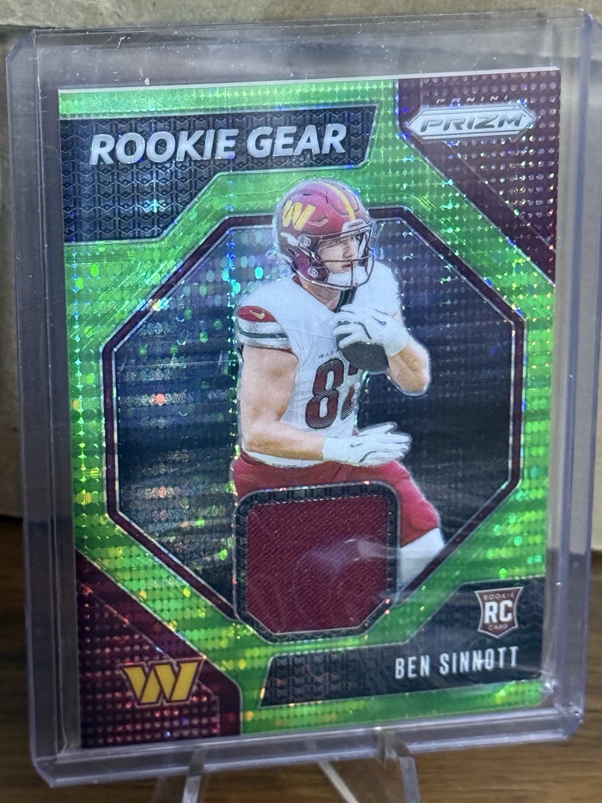 2024 Panini Prizm-Rookie Gear Ben Sinnott #RG-BST Neon Green Pulsar Prizm (MEM)