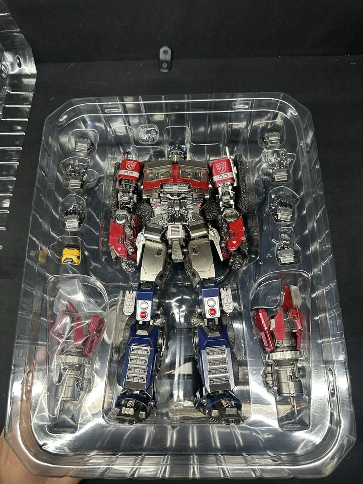 Transformers Rise of the Beasts - DLX Optimus Prime by Threezero - Image 4 of 4