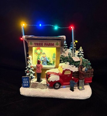 LIGHT-UP PINE HILL TREE FARM~CHRISTMAS VILLAGE~TABLE-TOP DECORATION~NEW