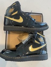 Air Jordan 1 Retro High OG GS Size 4Y/WMNS 5.5 Black/Metallic Gold 555088 032