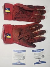 2021 Ozzie Albies Game Used Signed Batting Gloves BECKETT AUTHENTICATED!!