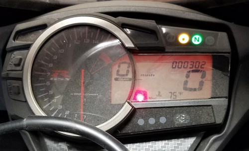 2025 11-25 SUZUKI GSXR600 GSXR750 OEM SPEEDO TACH GAUGES GAUGE CLUSTER 302 MI - Picture 14 of 14