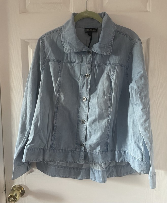 DG2 Diane Gilman Lt. Blue Denim Shirt/Jacket NWT Size Medium