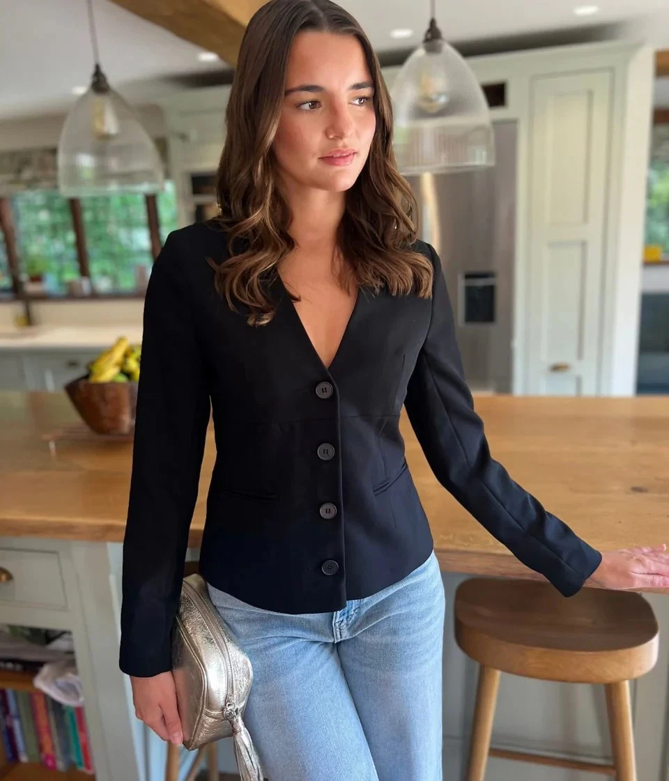 Ex RI Blazer Women's V-Neck Long Sleeve Button Front Suit Jacket Classic Preppy
Opens in a new windo