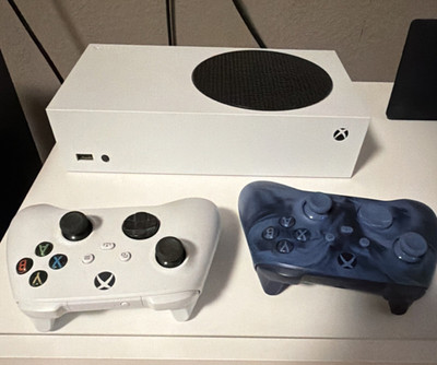 Microsoft Xbox Series S mit zwei Controllern (weiß/blau), Wi-Fi, HDMI (VB)