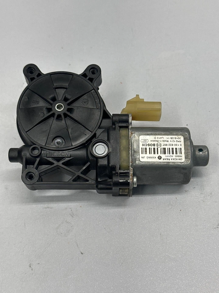 Мотор стеклоподъемника GMC Yukon 2015–2020 годов выпуска в сборе с задней левой стороны от оригинального производителя 22921498 - Изображение 2 из 4