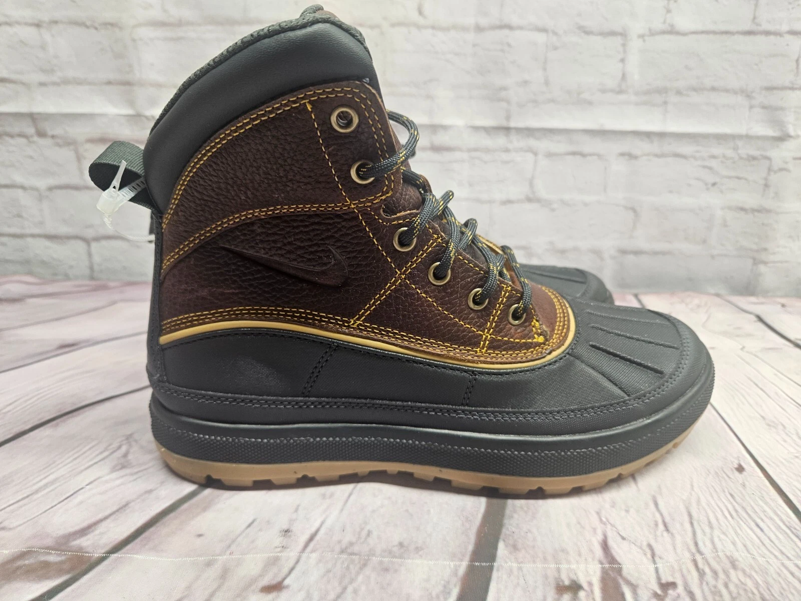Size 6 - Nike Woodside 2 Dark Gold Leaf