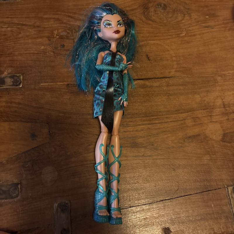 Monster High Boo York, Boo York City Schemes NEFERA DE NILE Doll Mattel 2011