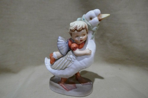 Rare Vintage Pair of Mother Goose and Her Children Figurines Ceramic MBD Co NY - Picture 3 of 10