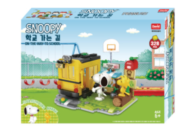 PEANUTS Snoopy Figure LEGO Compatible Blocks Toy Bricks Toy