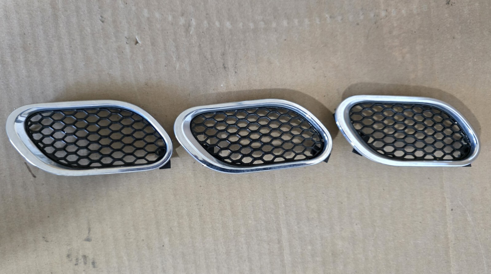 05-13 Maserati Quattroporte Left Front Fender Vent Grille Set OEM