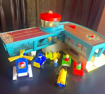 FISHER PRICE 1972 Vintage Little People Play Family Airport #996
