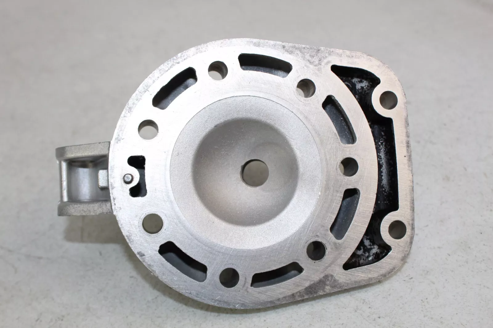 1988 Kawasaki KX250 OEM Cylinder Head 11001-1268 KX 250 88/2 1988 Kawasaki KX250 OEM Cylinder Head 11001-1268 KX 250 88/2