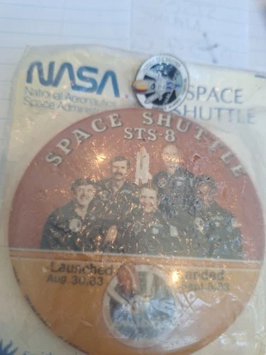 Space Shuttle Sts 8 Button -pin Nice Little Set 