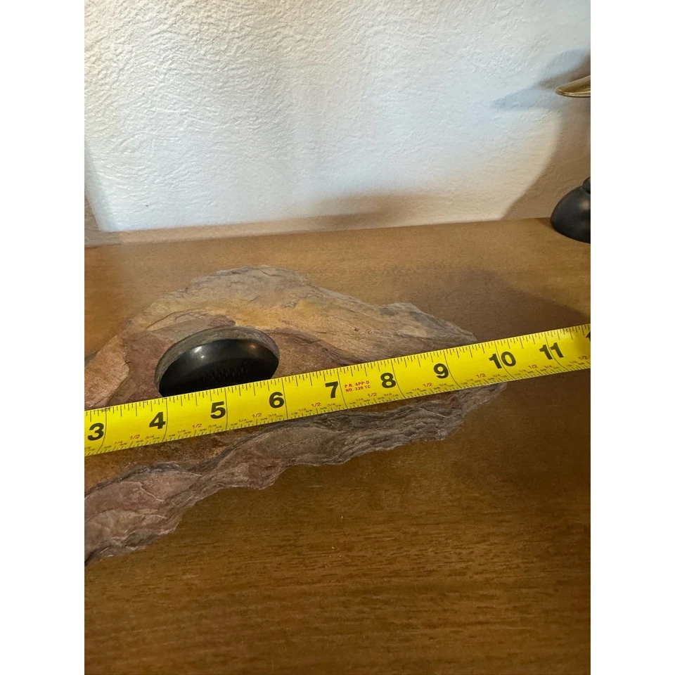 Jarrón único con soporte de rana con arreglo de flores Ikebana de piedra de pizarra Foto 3 de 4