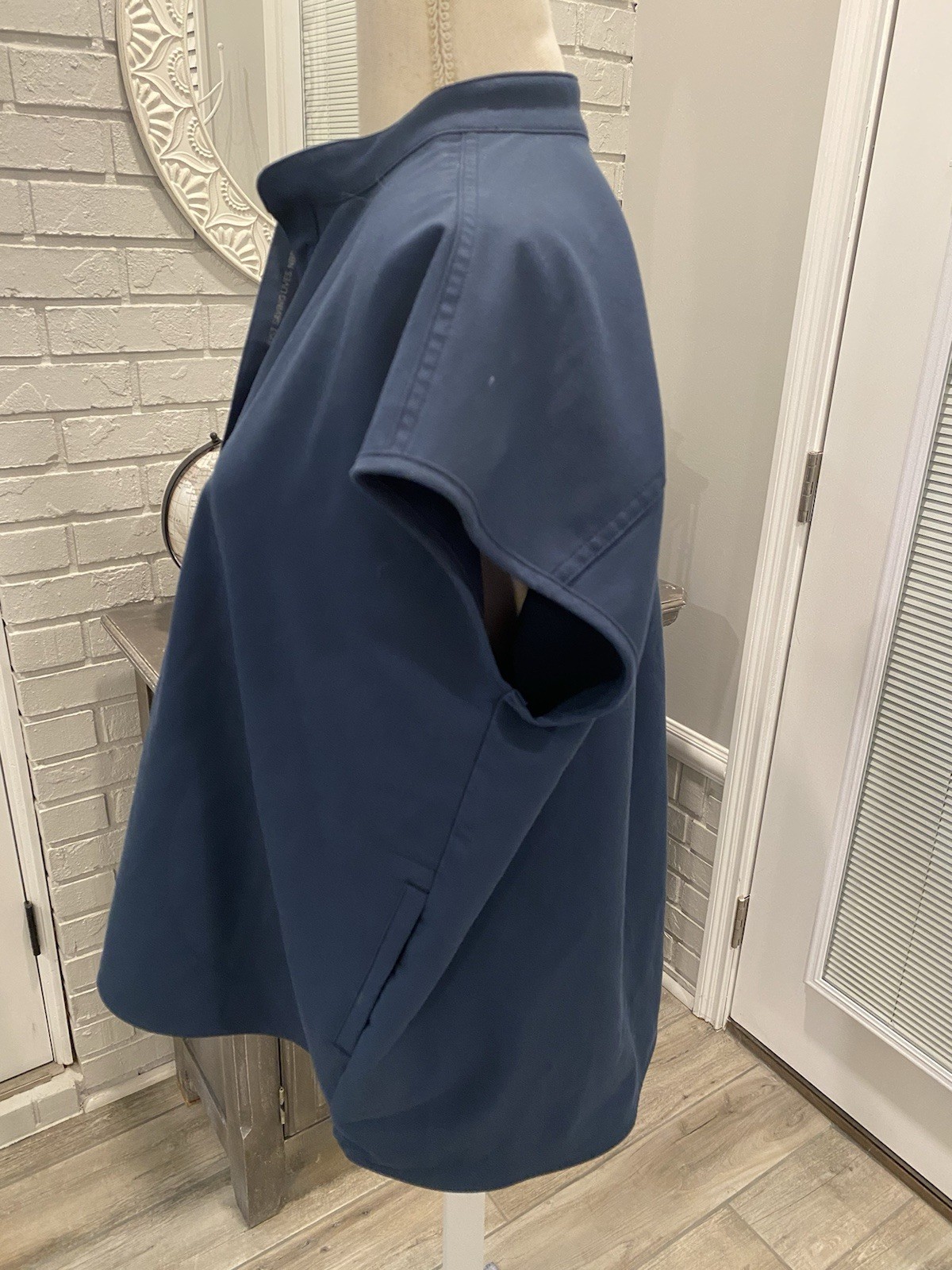 Figs Rafaela Oversized Scrub Top Women's Size M Navy blue Shirt Medical Pockets thumbnail 2