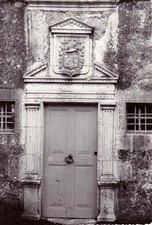 LA COUVERTOIRADE 12 porte renaissance porte à pilastre timbrée 1968