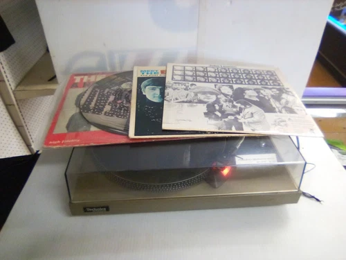 Vintage Technics by Panasonic SL-23 Turntable  For Parts or Repair Only, 4 Album