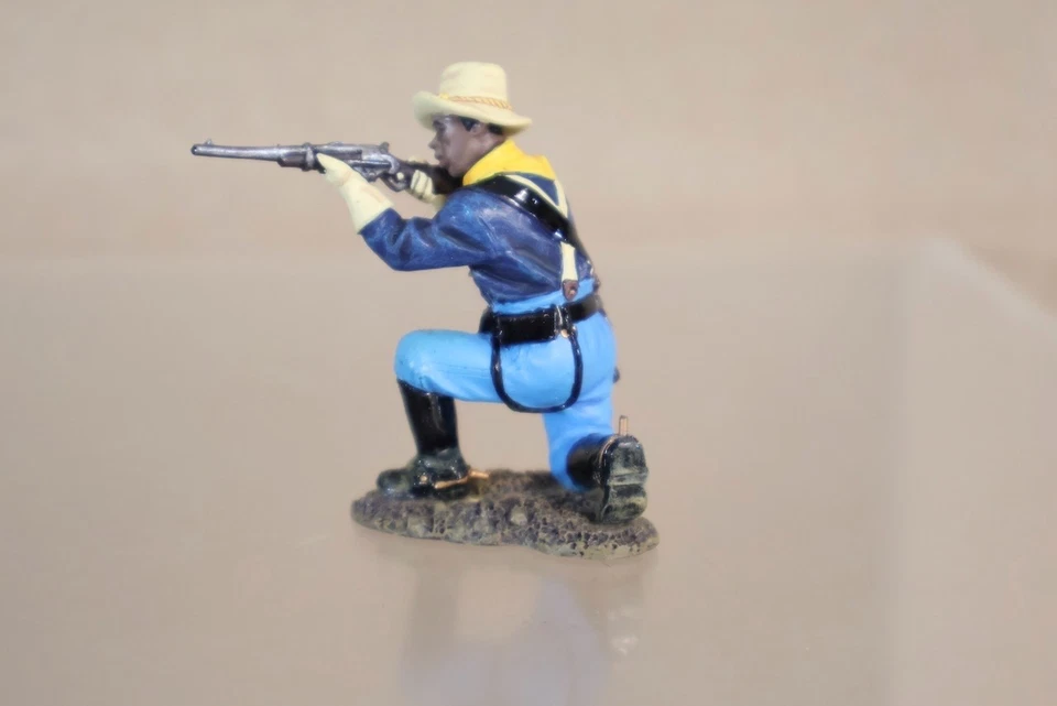 KING & COUNTRY TRW118 The REAL WEST US CAVALRY TROOPER KNEELING FIRING pjm - Image 2 of 4