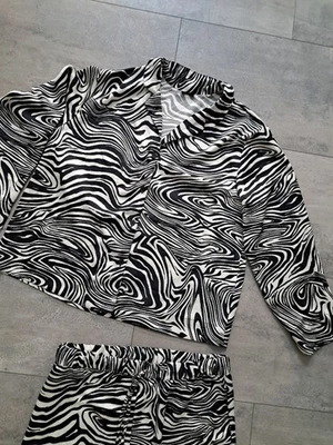 Zweiteiler Anzug Im Pyjama - Look * Satinartig * H&M * 40/42 Zebra Streifen - Bild 1 von 4