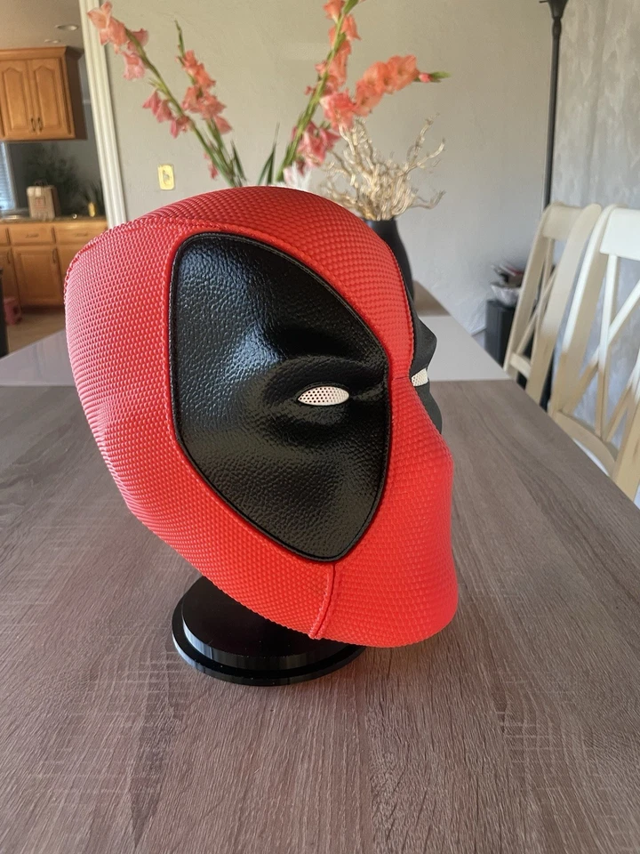 Máscara Deadpool con conexiones magnéticas - Casco impreso en 3D perfecto para disfraces Foto 2 de 4