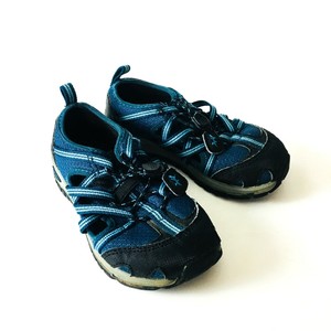 chaco closed toe sandals