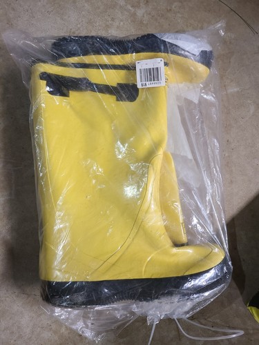 Talon Trax Overboot: Knee Shoe, Plain, Cleated, 10 Fits Shoe Size, Black/Yellow - Afbeelding 3 van 8
