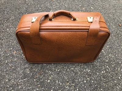 Valise vintage cuir véritable et laiton - Photo 1/4