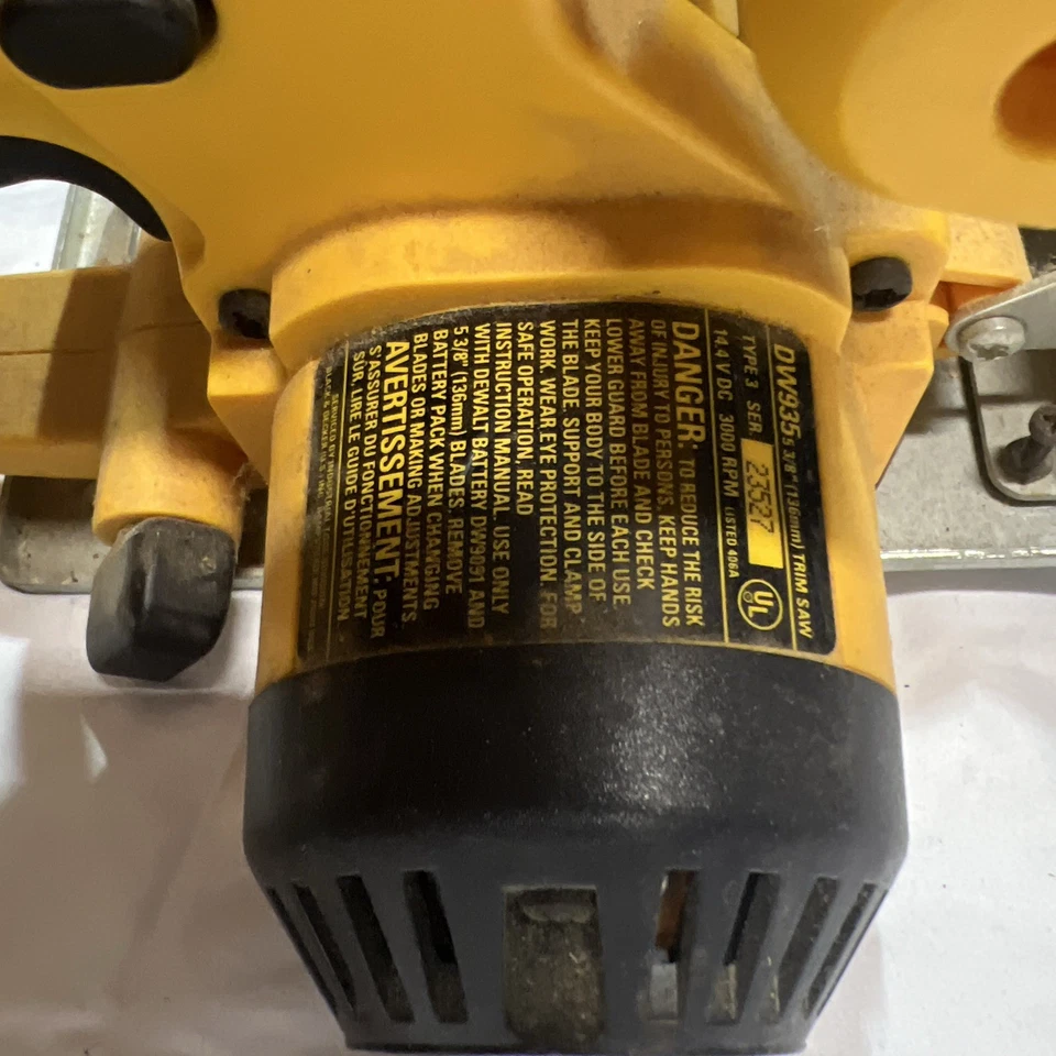 DeWalt DW935 14.4V Cordless 5-3/8" Trim Saw Pre Owned With Battery - Image 2 of 4