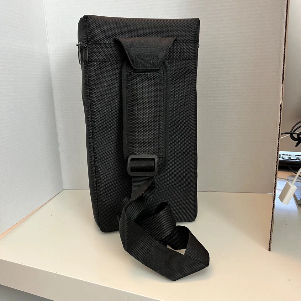 Estuche para teleobjetivo acolchado de nailon negro Sigma 150-600 mm con correa de transporte (solo estuche) Foto 4 de 4