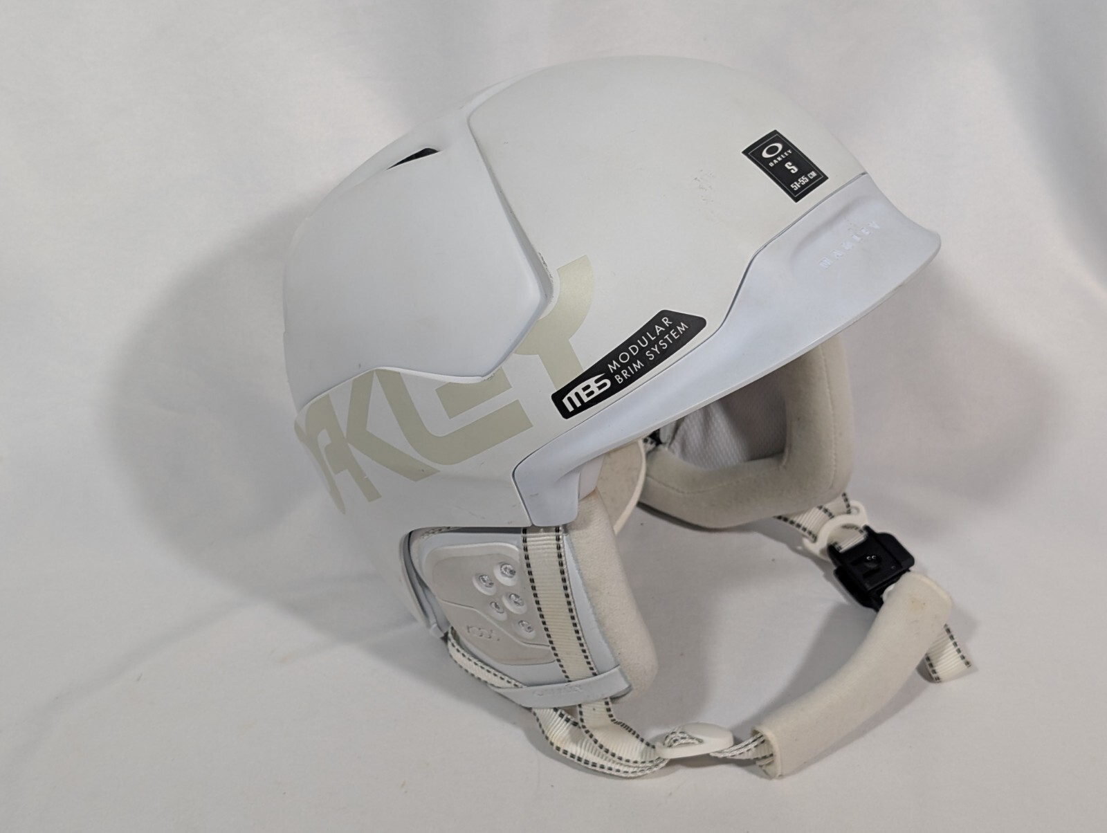 Oakley MOD5 Helmet Size S White Snowboard Ski - Good Condition, Broke Clip